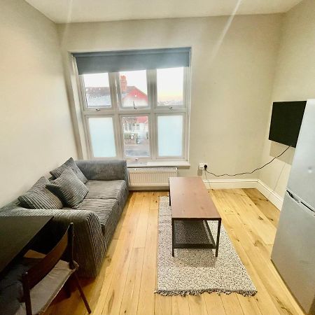 Cosy 1 Bedroom Flat! Лондон Экстерьер фото