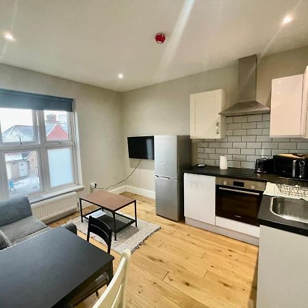 Cosy 1 Bedroom Flat! Лондон Экстерьер фото