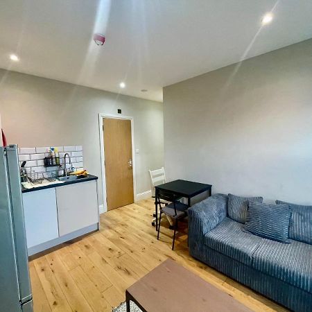 Cosy 1 Bedroom Flat! Лондон Экстерьер фото
